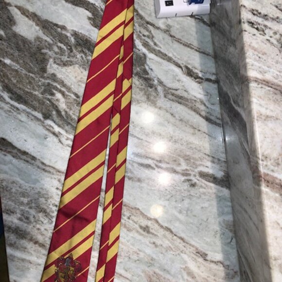 Harry Potter Gryffindor Tie - Picture 6 of 7